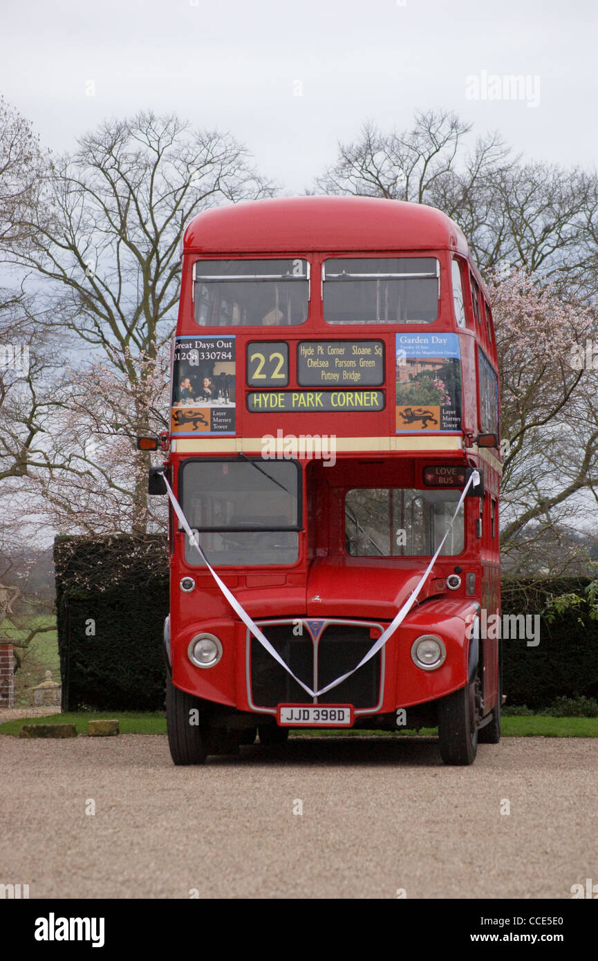 Un Routemaster bus Londres utilisé comme voiture de mariage, Tiptree, Colchester, Essex, Angleterre Banque D'Images