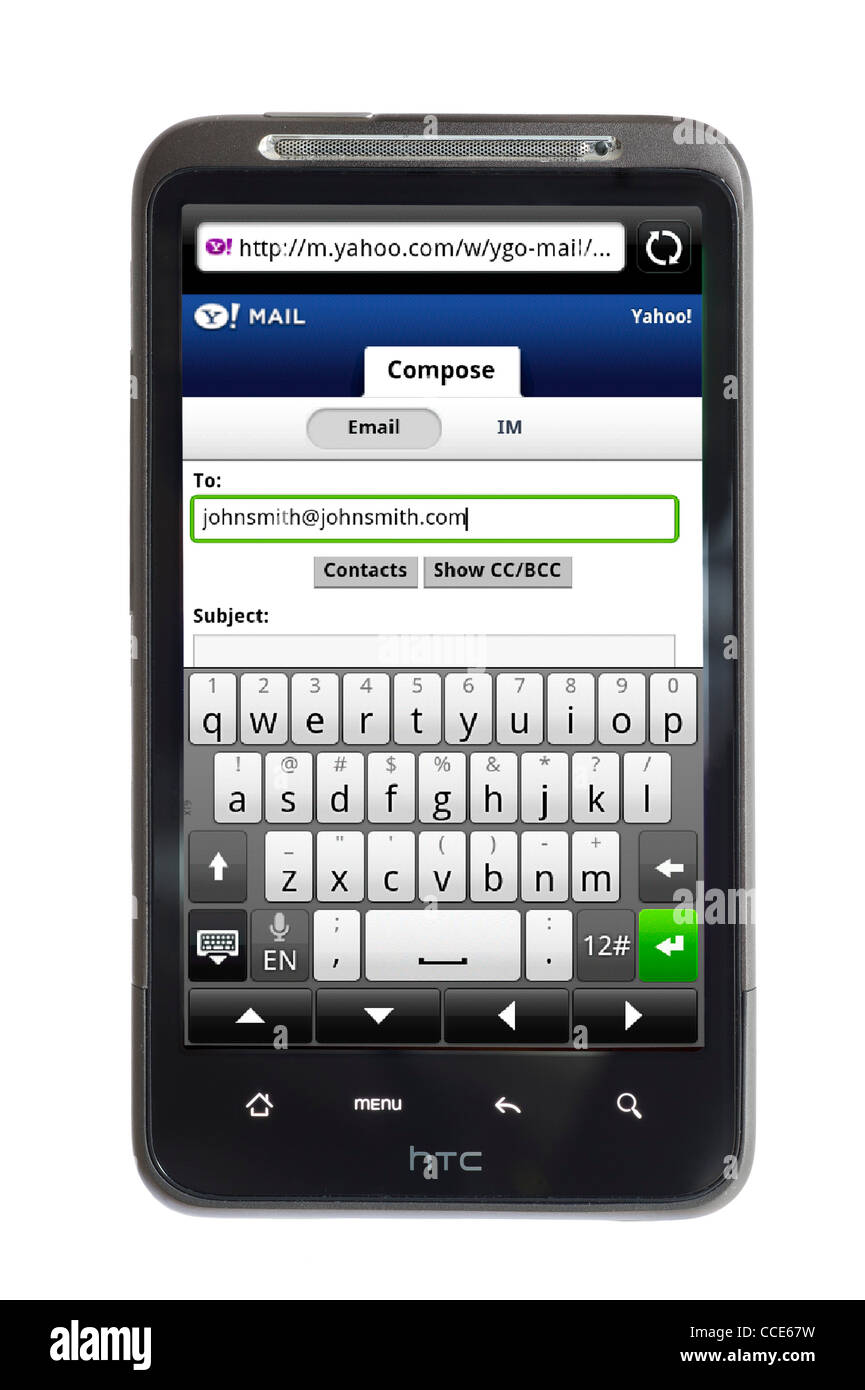 La rédaction d'un e-mail à l'aide de Yahoo Mail sur un smartphone HTC Banque D'Images