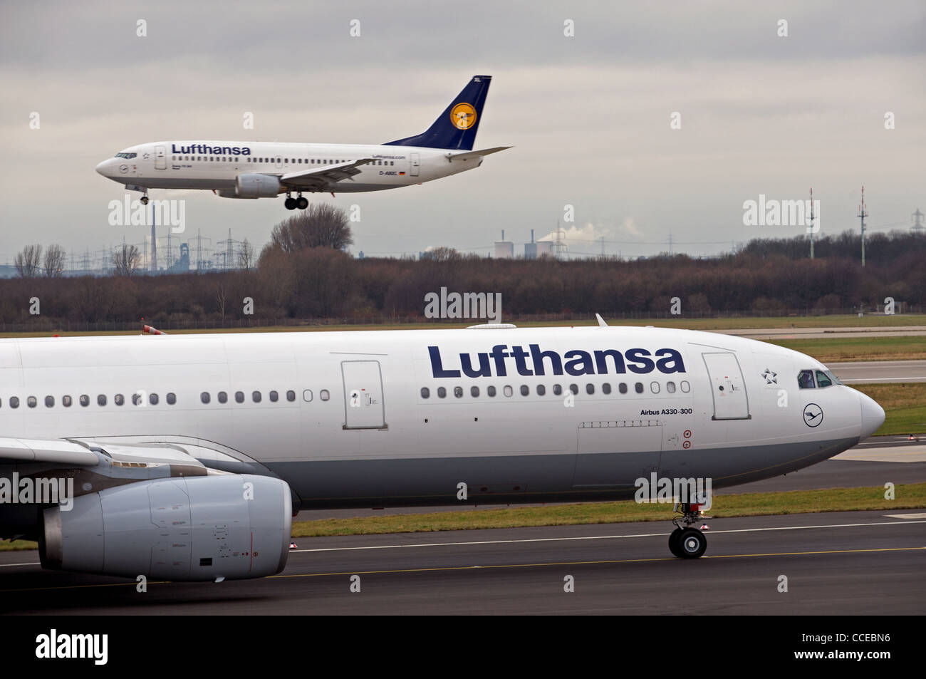 Des avions de Lufthansa Dusseldorf ALLEMAGNE Banque D'Images