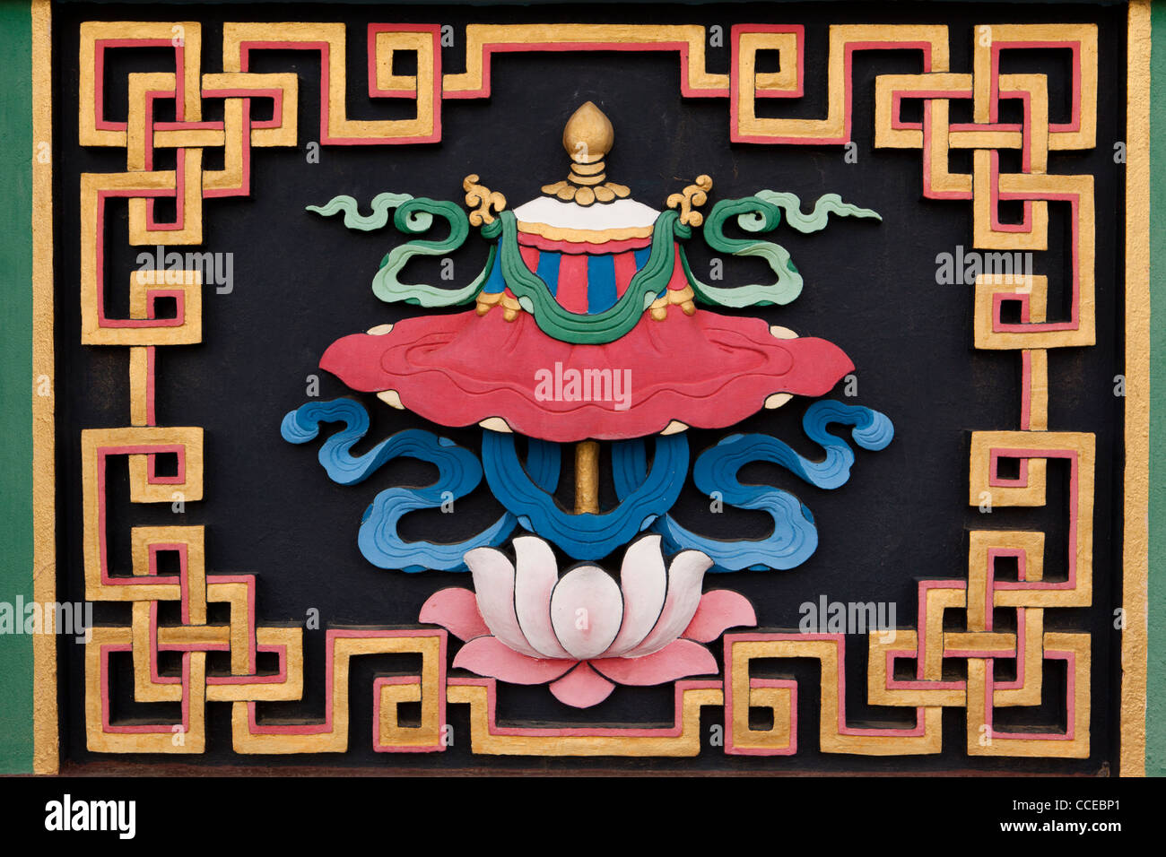 L'Inde, de l'Arunachal Pradesh, Tawang, Khinmey Monastère Nyingmapa, parasol, chattra, symbole bouddhiste de bon augure Banque D'Images
