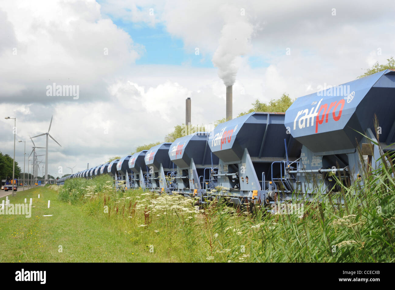 Former avec le charbon pour Hemweg la centrale, Amsterdam, Pays-Bas Banque D'Images