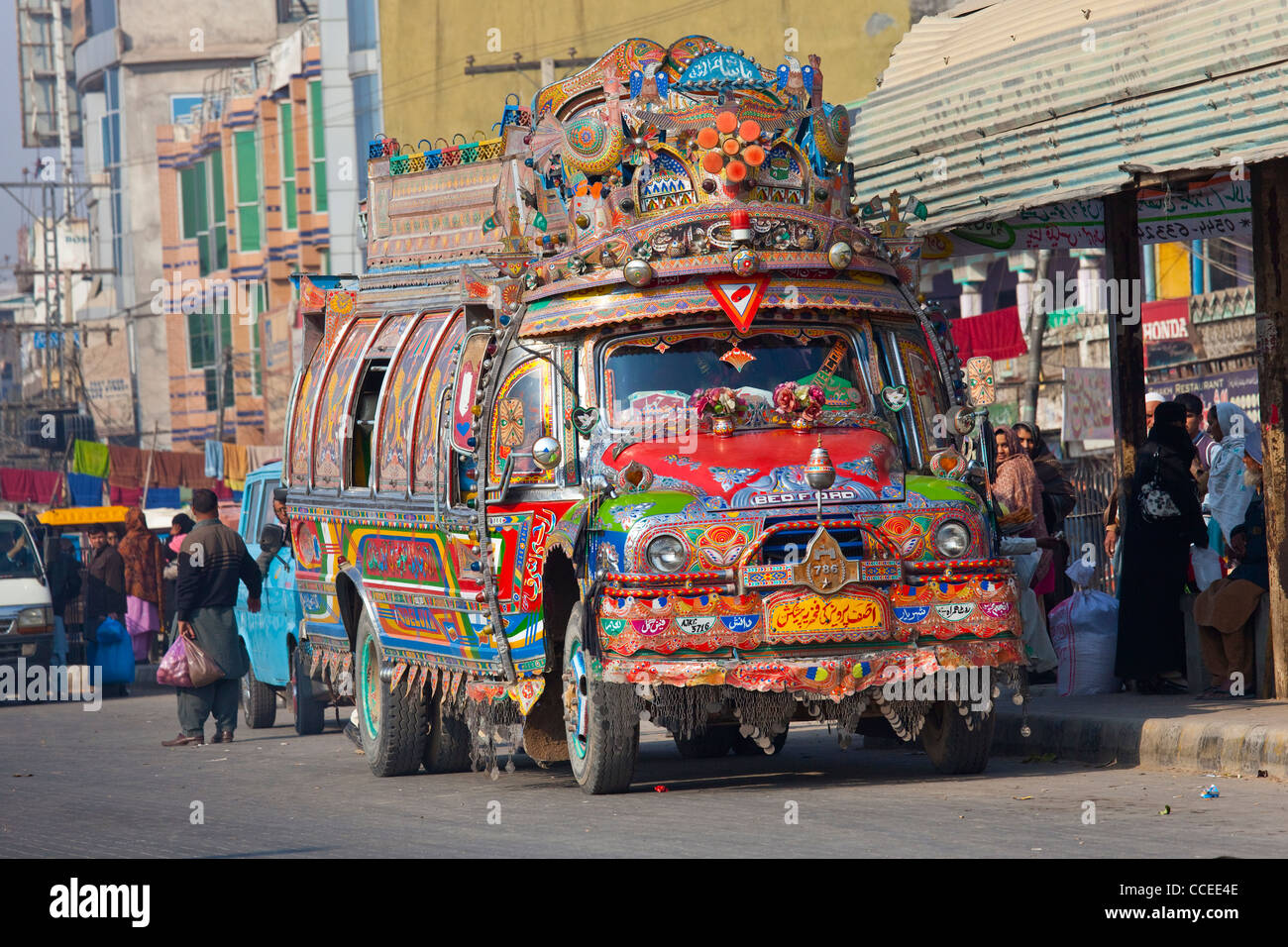 Bus décoré à Islamabad, Pakistan Banque D'Images