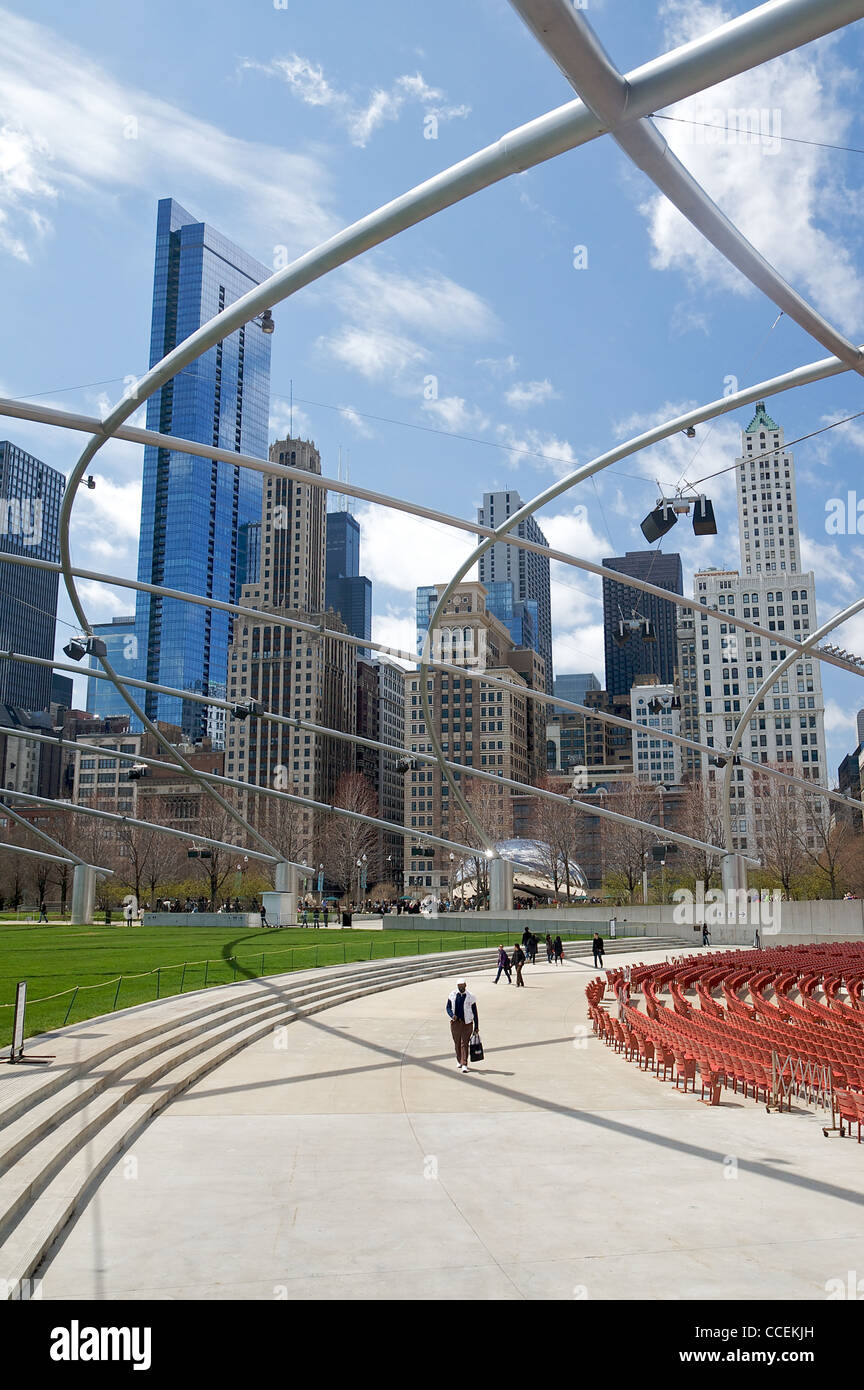 Le Pritzker Pavilion, dans le Millennium Park de Chicago. Chicago, Illinois, United States Banque D'Images