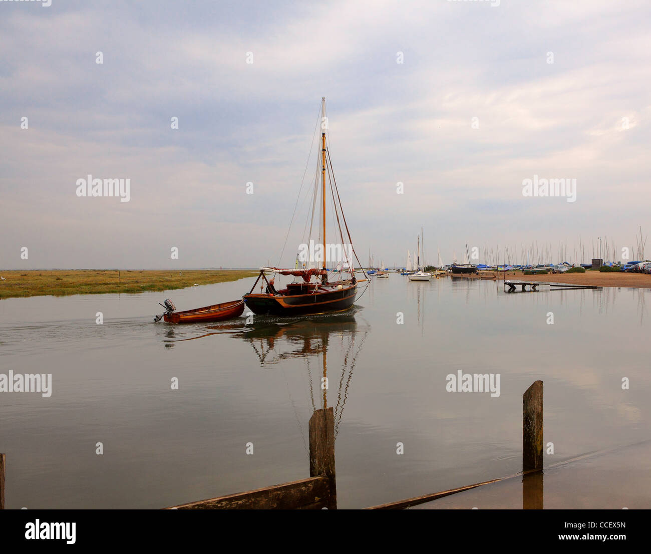 Un bateau naviguant à Norfolk Banque D'Images