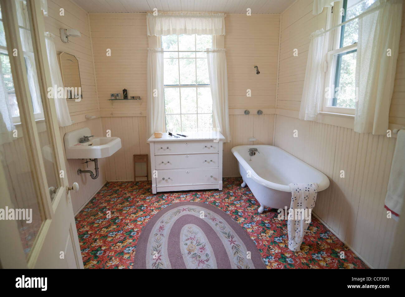Marjorie Kinnan Rawlings Historic State Park, Cross Creek, en Floride. L'une des premières salles de bains intérieures dans cette région rurale. Banque D'Images
