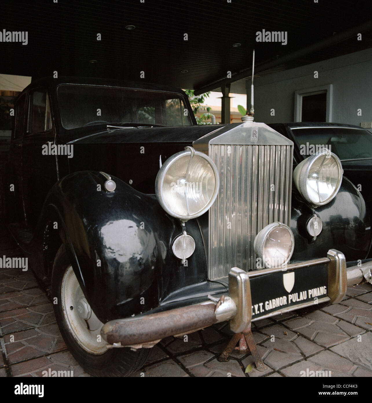 Administrateur colonial britannique Sir Henry Gurney's Rolls Royce voiture à George Town dans l'île de Penang en Malaisie Extrême-Orient Asie du sud-est. Billet d'histoire Banque D'Images