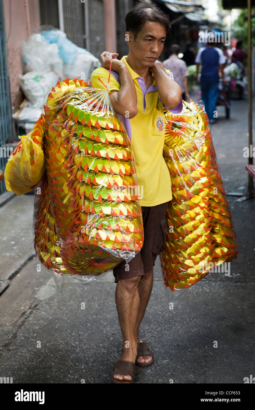 Le Nouvel An chinois dans le quartier chinois de Bangkok à charmes. Beaucoup d'or et rouge, couleurs de la fortune propice, une célébration de la Chinese sw Banque D'Images