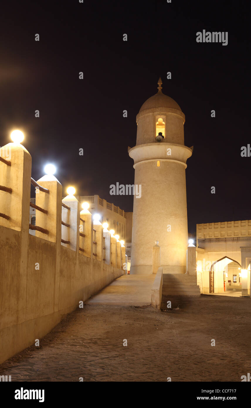 Minaret d'une mosquée à Doha, Qatar Banque D'Images