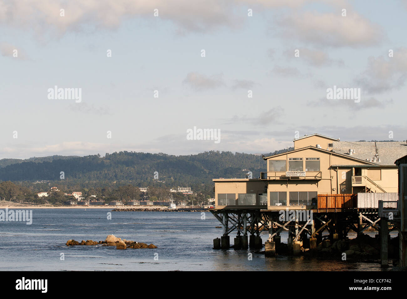 Monterey Californie - un goût de Monterey, restaurant sur pilotis au-dessus de la baie Banque D'Images