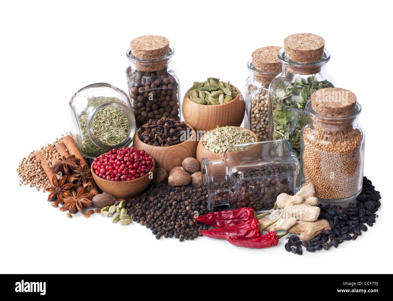 Still Life de différentes épices et fines herbes isolé sur fond blanc Banque D'Images