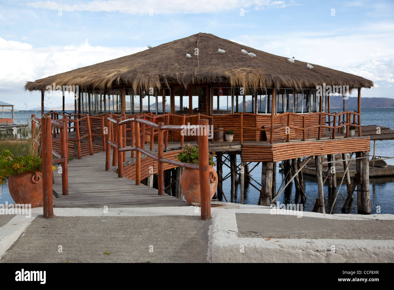 Le côté bolivien du Lac Titicaca, le lac navigable le plus élevé du monde. Banque D'Images