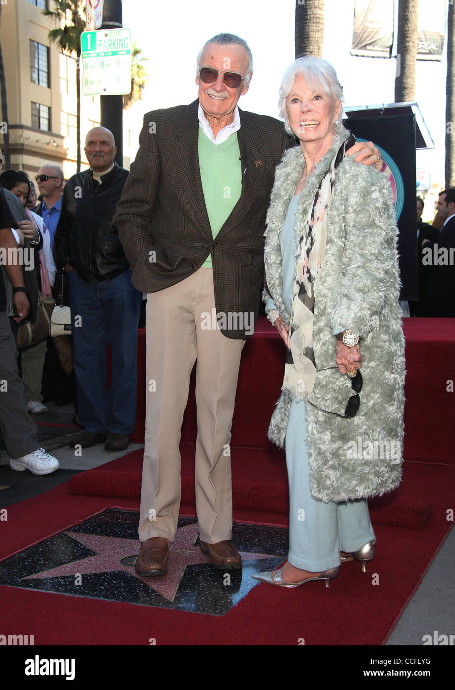 Le 4 janvier 2011 - Hollywood, Californie, États-Unis - Stan Lee reçoit une étoile sur le Walk of Fame. (Crédit Image : © Lisa O'Connor/ZUMAPRESS.com) Banque D'Images
