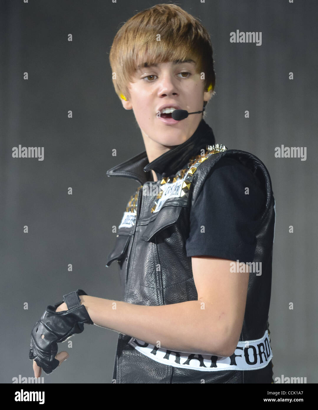 Dec 08, 2010 - Camden, New Jersey, États-Unis - le chanteur pop JUSTIN BEIBER il se produit lors de l'Assemblée Jingle Ball tenue à la Susquehanna Bank Center à Camden dans le New Jersey et parrainé par Q102 FM, une station de Clear Channel. (Crédit Image : © Ricky Fitchett/ZUMAPRESS.com) Banque D'Images