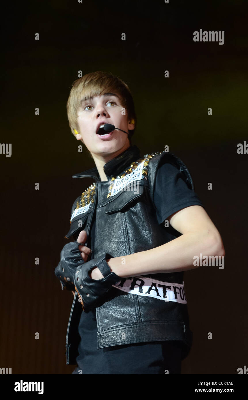 Dec 08, 2010 - Camden, New Jersey, États-Unis - le chanteur pop JUSTIN BEIBER il se produit lors de l'Assemblée Jingle Ball tenue à la Susquehanna Bank Center à Camden dans le New Jersey et parrainé par Q102 FM, une station de Clear Channel. (Crédit Image : © Ricky Fitchett/ZUMAPRESS.com) Banque D'Images