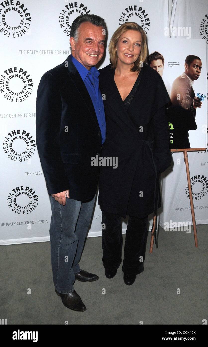 Le 29 novembre 2010 - Hollywood, Californie, États-Unis - Le Paley Center pour les médias présente ''Psych : UN Twin Peaks Gathering'' au Paley Center pour les médias à Beverly Hills, CA 11/29/2010 10..RAY WISE, SHERYL LEE.K66318SK(Image Crédit : Â© Scott Kirkland/Globe Photos/ZUMAPRESS.com) Banque D'Images