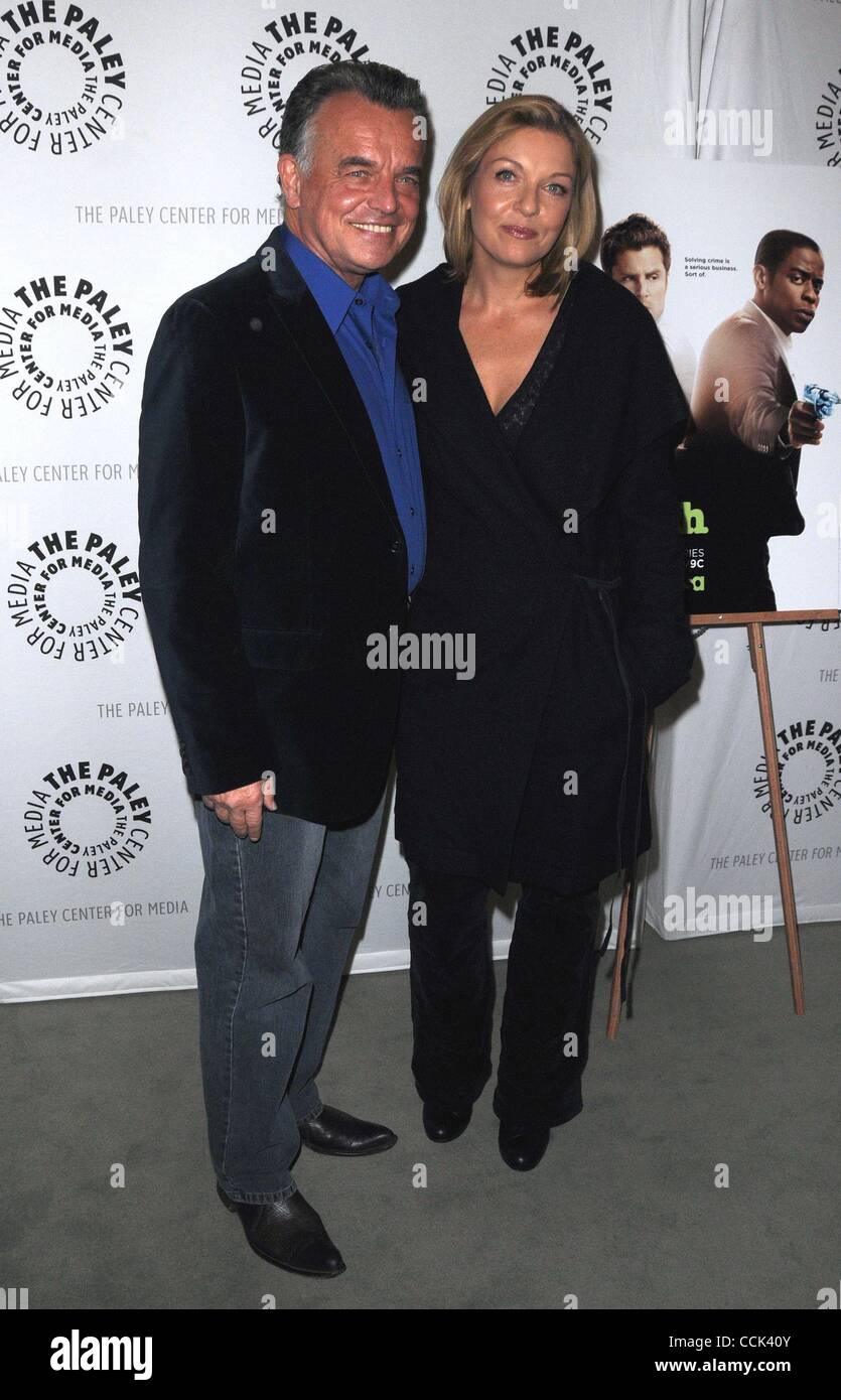 Le 29 novembre 2010 - Hollywood, Californie, États-Unis - Le Paley Center pour les médias présente ''Psych : UN Twin Peaks Gathering'' au Paley Center pour les médias à Beverly Hills, CA 11/29/2010 10..RAY WISE, SHERYL LEE.K66318SK(Image Crédit : Â© Scott Kirkland/Globe Photos/ZUMAPRESS.com) Banque D'Images