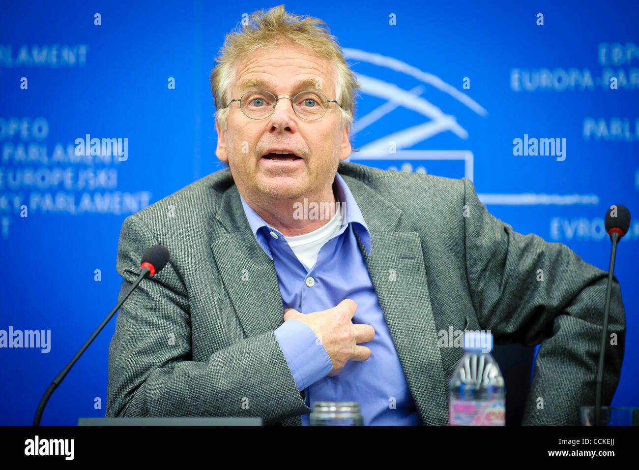 Le 23 novembre 2010 - Strasbourg, Alsace, France - Membre du Parlement européen et président du groupe des Verts, l'allemand Daniel Cohn Bendit tient une conférence de presse au siège du Parlement européen à Strasbourg, France 2010-11-23 par Wiktor Dabkowski (crédit Image : © Wiktor Dabkowski/ZU Banque D'Images