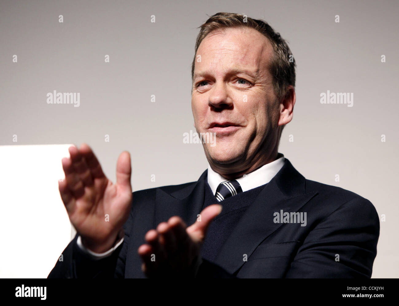 16 novembre 2010 - Tokyo, Japon - L'acteur Kiefer Sutherland assiste à une conférence de presse, la promotion de l'American drama ''24 (vingt quatre) dernière saison'' à Tokyo Midtown à Tokyo, Japon. La saison finale 24 DVD-box sera publié le 23 décembre 2010 au Japon. (Crédit Image : © Shugo Takemi/Jana Press/ZUMApr Banque D'Images