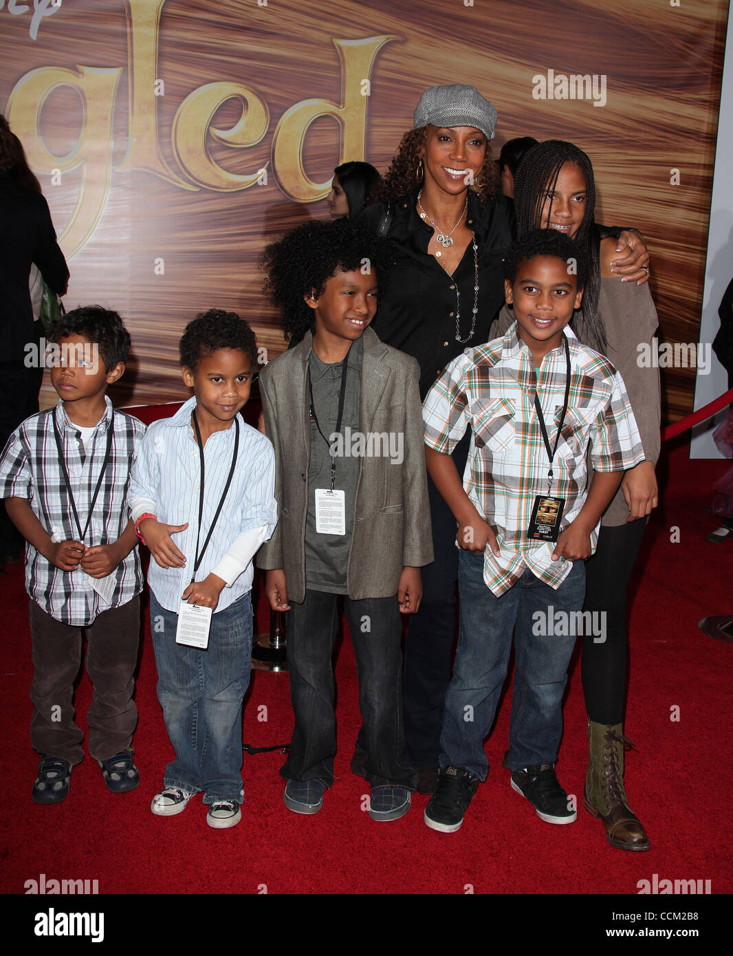 Nov 14, 2010 - Hollywood, Californie, USA - Acteur HOLLY ROBINSON PEETE-& FAMILLE arrivant à l 'enchevêtrement' Première mondiale tenue au El Capitan Theatre. (Crédit Image : © Lisa O'Connor/ZUMApress.com) Banque D'Images