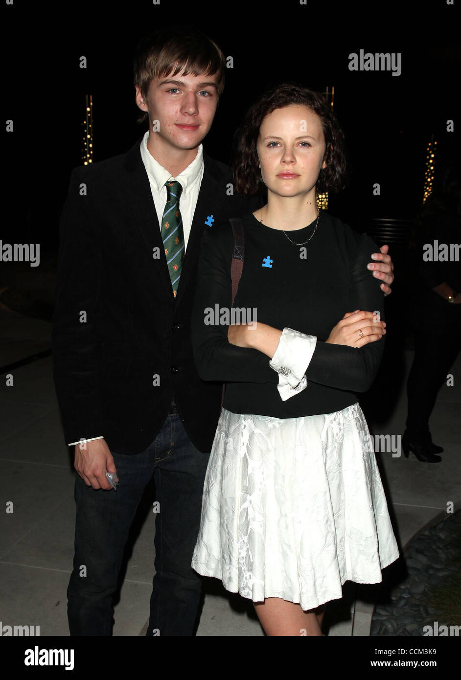 MILES HEIZER & SARAH RAMOS arrive pour la 8e conférence annuelle "actes d'Amour" à l'appui de sensibilisation à l'autisme au CAA. (Crédit Image : © Lisa O'Connor/ZUMApress.com) Banque D'Images