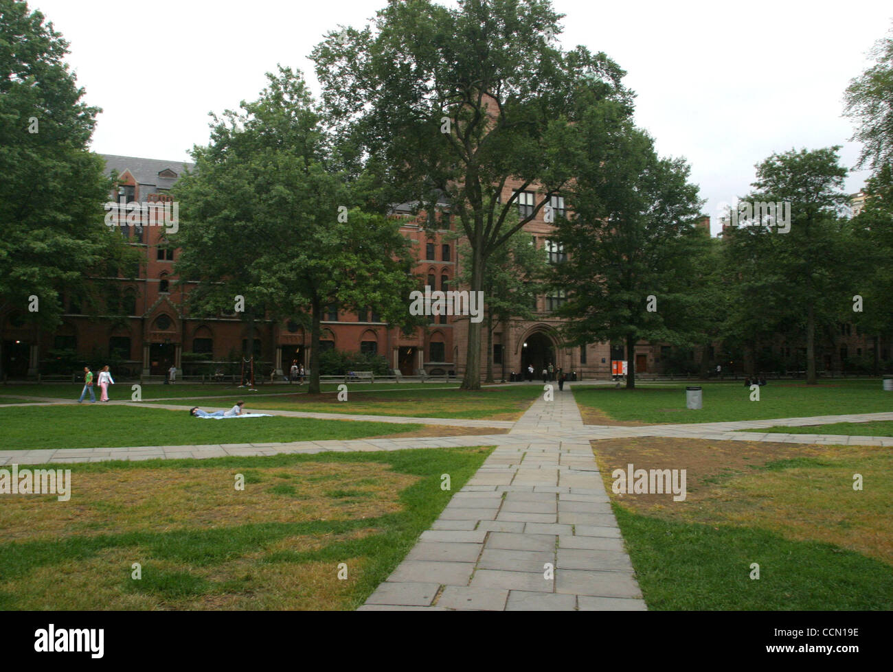 Mai 24, 2004, New Haven, CT, USA ; vue de la Quad sur le campus de l'université de Yale. Les deux candiidates présidentielle, John Kerry et George W. Bush est allé(e) à la Yale ainsi que la société secrète 'Skull & Bones'. Banque D'Images