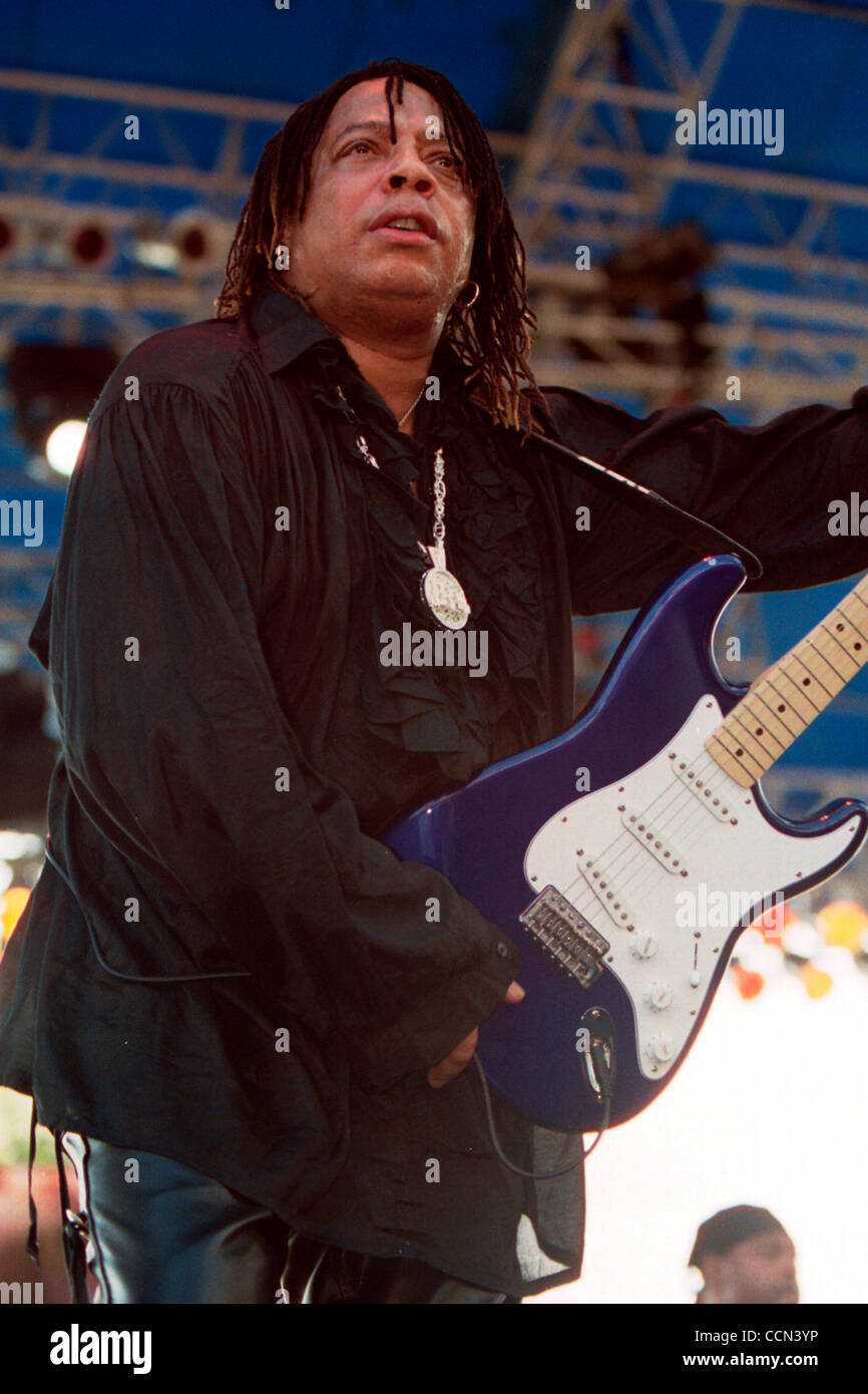 Aug 06, 2004 ; Hollywood, CA, USA ; (Date précise inconnue) Pionnier de la musique funk Flamboyant RICK JAMES célèbre pour son sensious 1981 hit dance ' super freak' ainsi qu'une descente dans la drogue et le crime, est mort dans son sommeil de cause naturelle, ont dit. Photo : 2003 Tournée d'été. Banque D'Images