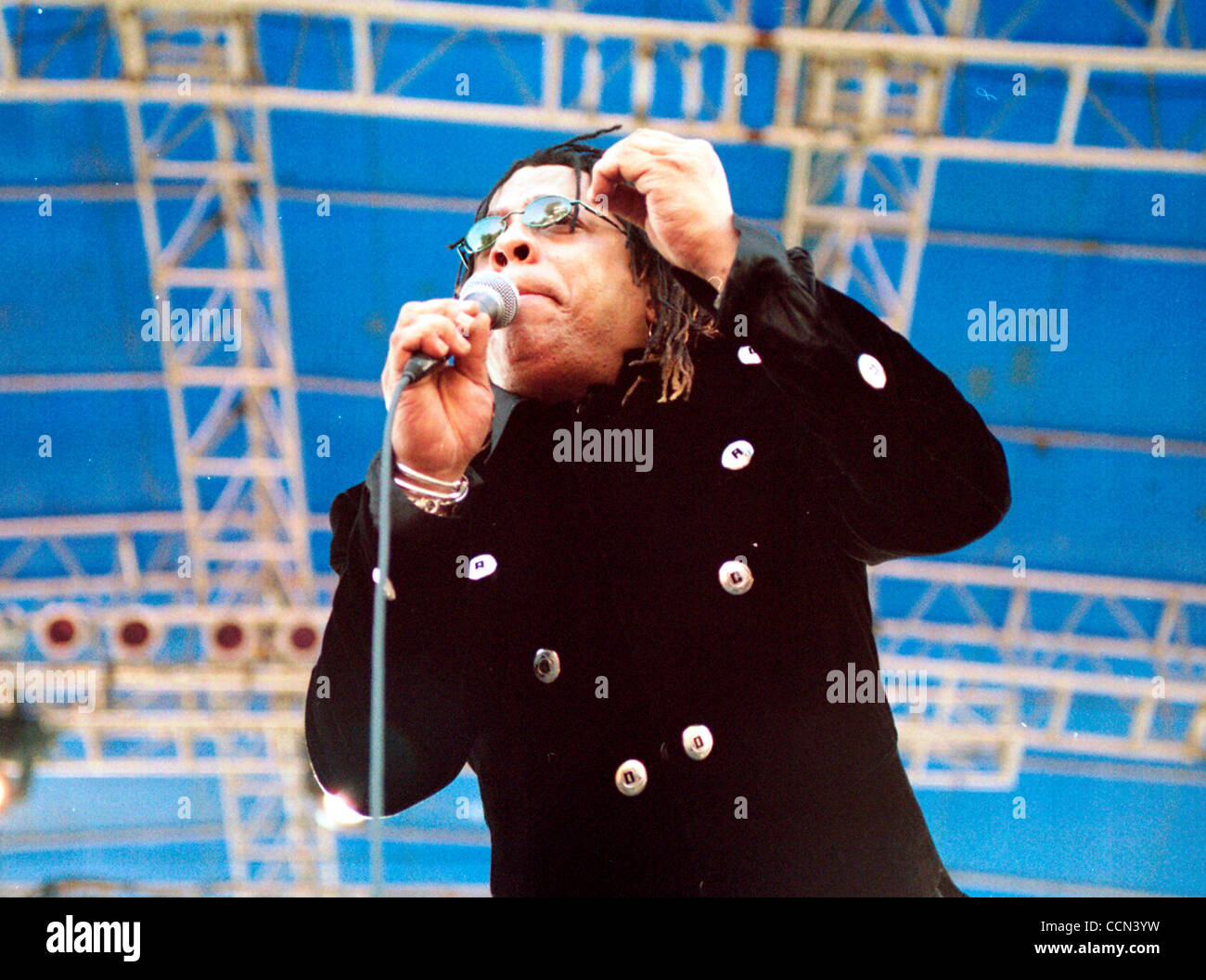 Aug 06, 2004 ; Hollywood, CA, USA ; (Date précise inconnue) Pionnier de la musique funk Flamboyant RICK JAMES célèbre pour son sensious 1981 hit dance ' super freak' ainsi qu'une descente dans la drogue et le crime, est mort dans son sommeil de cause naturelle, ont dit. Photo : 2003 Tournée d'été. Banque D'Images