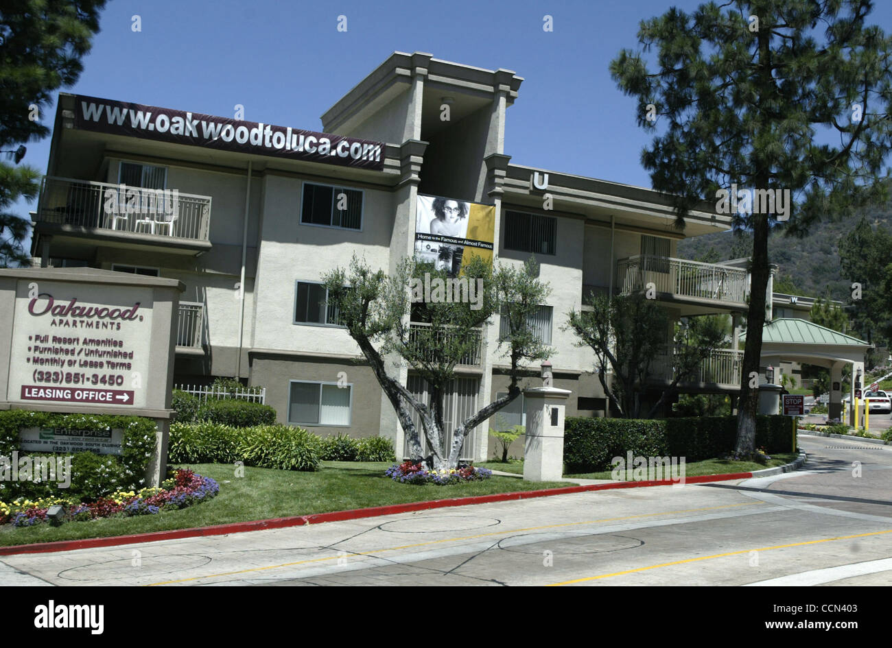 Aug 06, 2004 ; Universal City, CA, USA ; pionnier de la musique funk Flamboyant RICK JAMES célèbre pour son sensious 1981 hit dance ' Super Freak (partie 1)" ainsi qu'une descente dans la drogue et le crime, est mort dans son sommeil de cause naturelle, ont dit. Sur la photo : Apartament complexe où Rick James vit à singer Banque D'Images