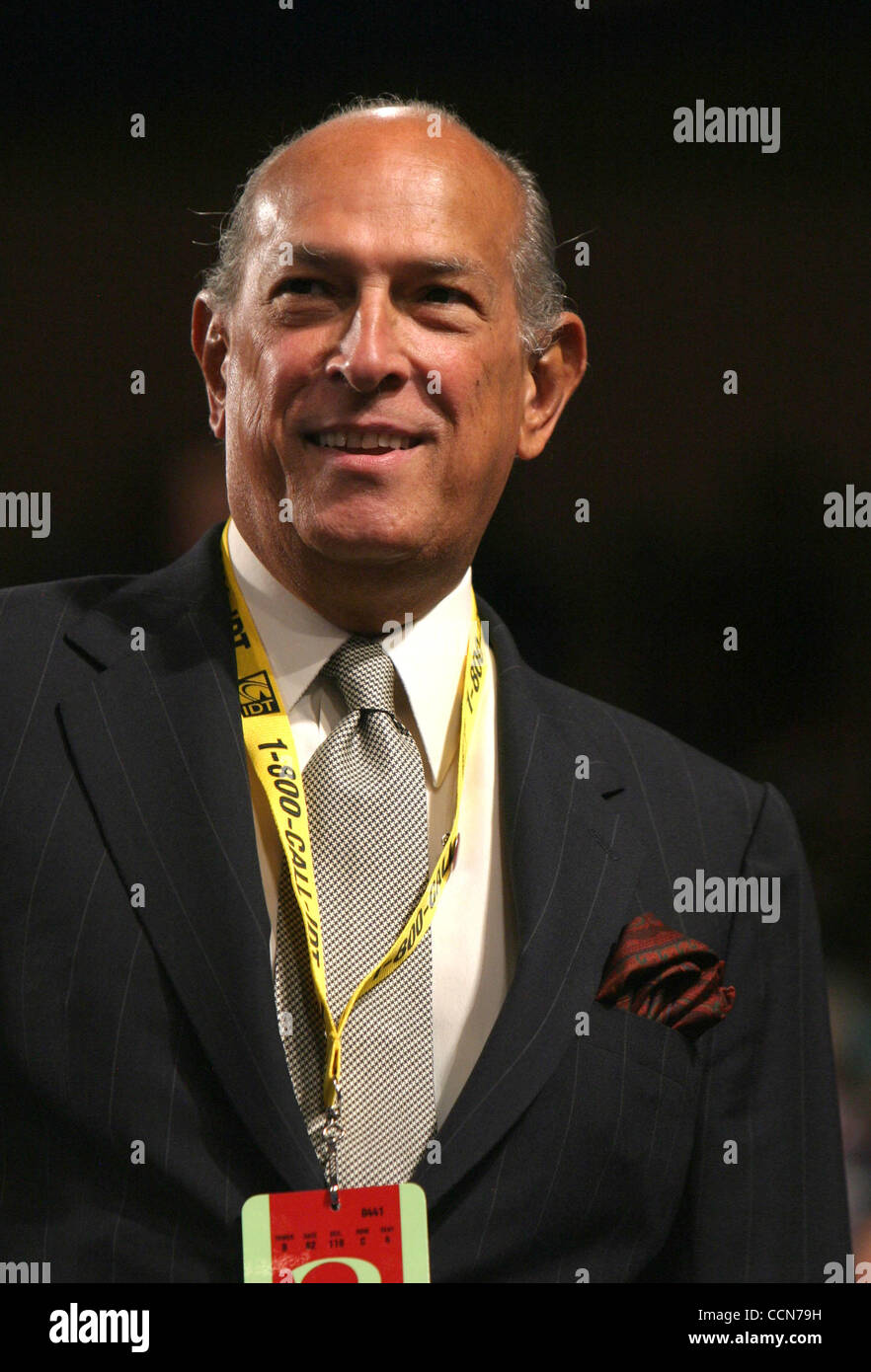 Aug 31, 2004 ; New York, NY, USA ; Designer OSCAR DE LA RENTA au deuxième jour de la Convention nationale républicaine de 2004 tenue au Madison Square Garden. Banque D'Images