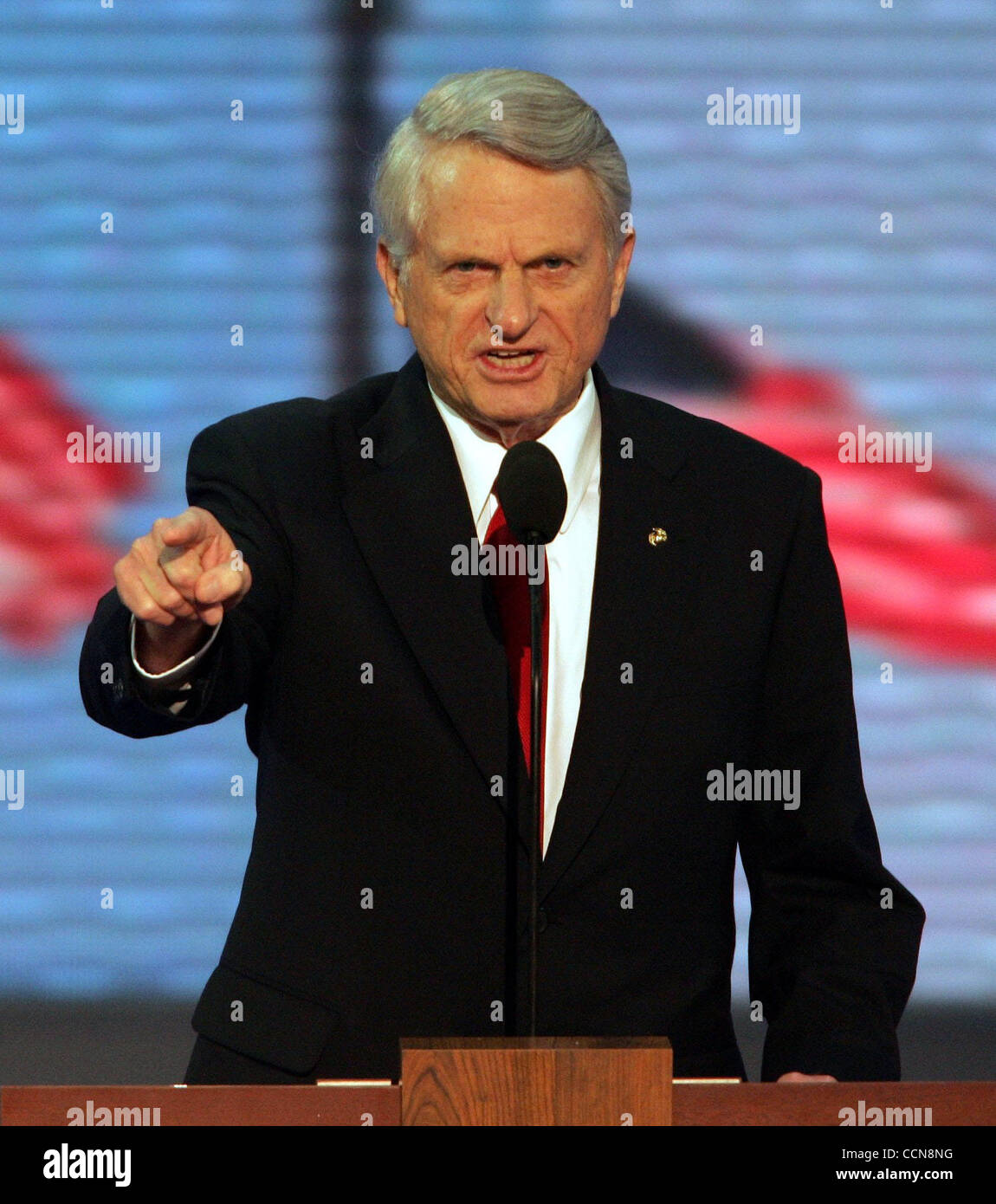 Photo de Shannon O'Brien/Cox News Service Slug : COX-GOP-MAIN02 NEW YORK... Zell Miller, le sénateur démocrate de l'Georgiaes 2004 Convention Nationale Républicaine mercredi soir au Madison Square Garden de New York. (Photo de Shannon O'Brien/Cox News Service (Le Palm Beach Post) Banque D'Images