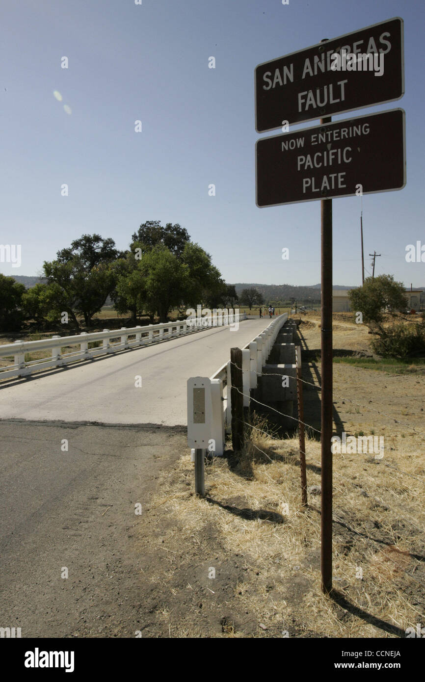 Parkfield, population 18, est situé au-dessus de la faille de San Andreas près de Paso Robles dans le centre de la Californie. Le 28 septembre, la petite communauté a été l'épicentre d'un séisme de 5,9 à l'échelle de Richter, les contrecoups de ce qui se sont fait sentir jusqu'à 100 milles de distance. Parkfield a été un épicentre de beaucoup de tremblement de terre Banque D'Images