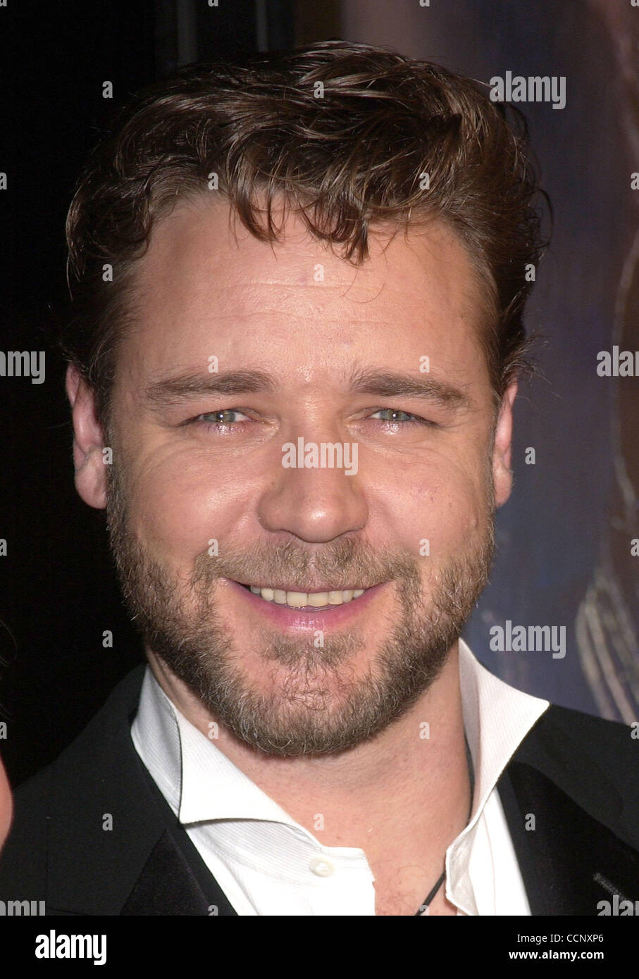 Nov 11, 2003 ; Los Angeles, CA, USA ; l'acteur Russell Crowe est en nomination pour un Golden Globe Award dans la catégorie "Meilleur acteur dans un drame." ici à la 'Master et Commander' Premiere tenue au Samuel Goldwyn Theater à l'Academy of Motion Picture Arts & Sciences Building. Banque D'Images