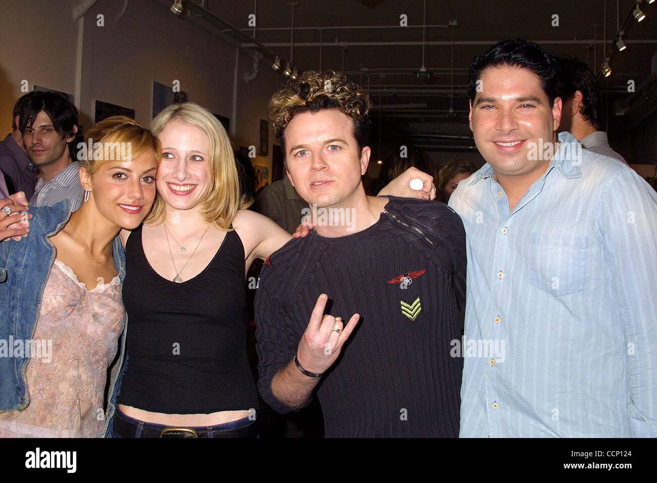 20 juillet 2003 - Hollywood, Californie, États-Unis - I7770CHW - .exclusif - BRITTANY MURPHY ORGANISE UNE RÉCEPTION POUR HAYLEY TAYLOR artiste ''bloc'' - LE PÈLERINAGE.ANNIE SU GALLERY, WEST HOLLYWOOD, CA -.07/20/2003 -. / / 2003 -.Brittany Murphy, HAYLEY TAYLOR BLOC, JO JO ET JOEL MICHAELY(CRÉDIT QUE JE Banque D'Images