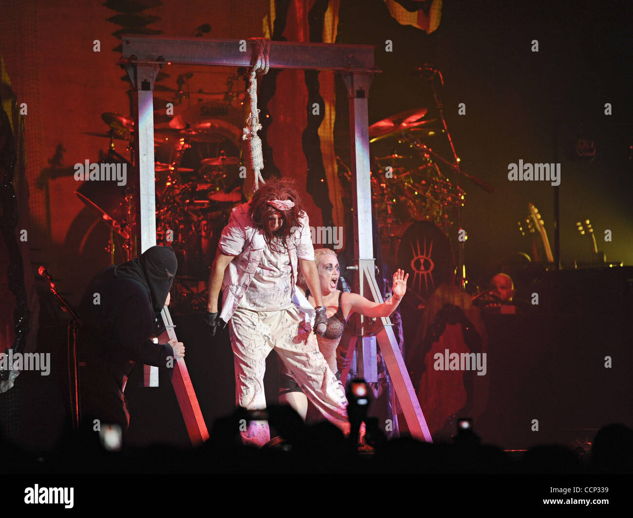 20 octobre 2010 - Nashville, Tennessee, États-Unis - Alice Cooper réalise en direct durant l'Halloween Hootenanny au Municipal Auditorium de Nashville, Tennessee, le 20 octobre 2010. (Crédit Image : © Amy Harris/ZUMApress.com) Banque D'Images