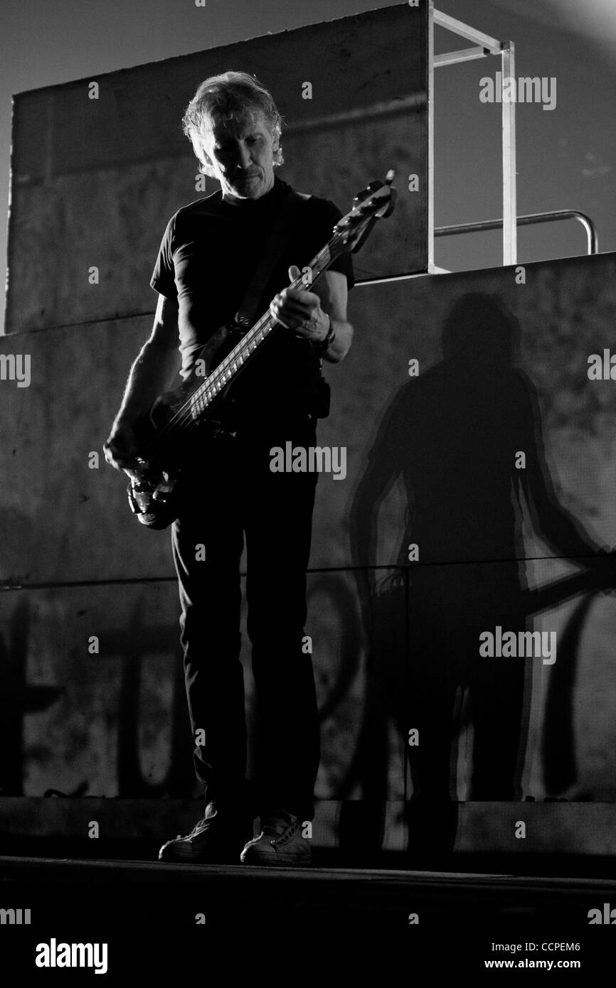 17 octobre 2010 - Ottawa, Ontario, Canada - Roger Waters, co-fondateur et principal compositeur du groupe Pink Floyd progressif archétypale, commémore le 30e anniversaire de la publication d'origine du mur avec une tour monumentale avec un groupe au complet et une nouvelle montée des produ Banque D'Images