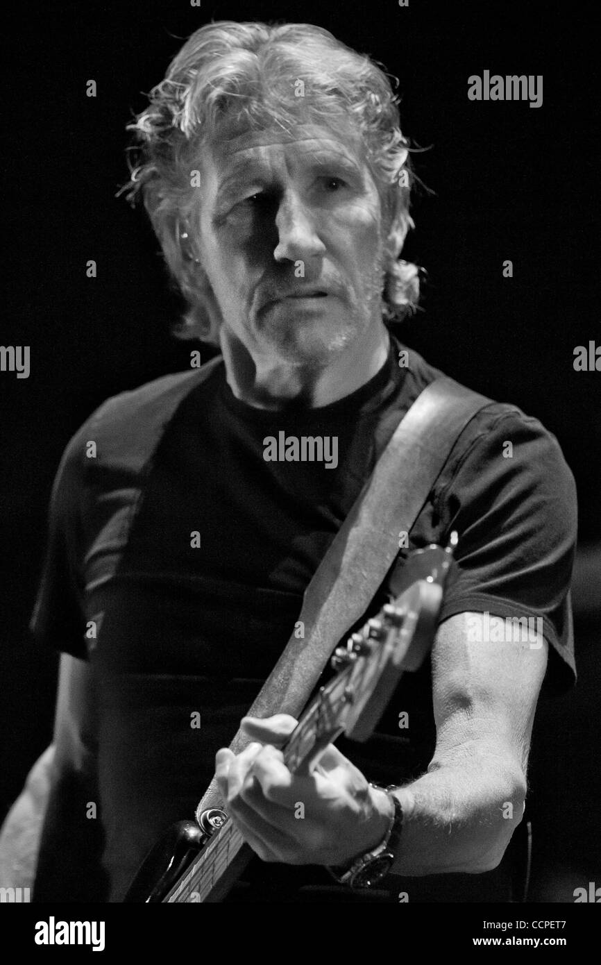 17 octobre 2010 - Ottawa, Ontario, Canada - Roger Waters, co-fondateur et principal compositeur du groupe Pink Floyd progressif archétypale, commémore le 30e anniversaire de la publication d'origine du mur avec une tour monumentale avec un groupe au complet et une nouvelle montée des produ Banque D'Images