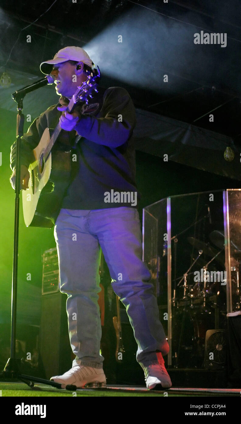 Artiste de musique country Sammy Kershaw effectuées pendant le festival au centre-ville le samedi, Octobre 9, 2010 en Colombie-Britannique, Ky. Kershaw est surtout connu pour ses 1993 n° 1 chanson à succès "elle ne sait pas Elle est belle,' ainsi que 'Reine de ma remorque double largeur", "Cadillac" et "Style de travail national Woman's H Banque D'Images