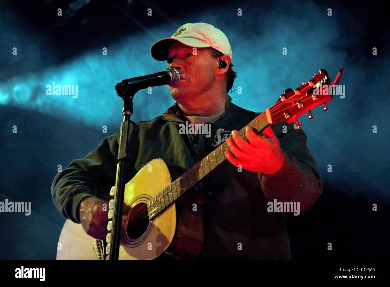 9 Oct 2010 - Columbia, Maryland, États-Unis - pays musique artiste SAMMY KERSHAW effectuées pendant le festival au centre-ville le samedi en Colombie-Britannique. Kershaw est surtout connu pour ses 1993 n° 1 chanson à succès "elle ne sait pas Elle est belle' ainsi que 'Reine de ma remorque double largeur' 'Cadillac' et 'Natio Banque D'Images