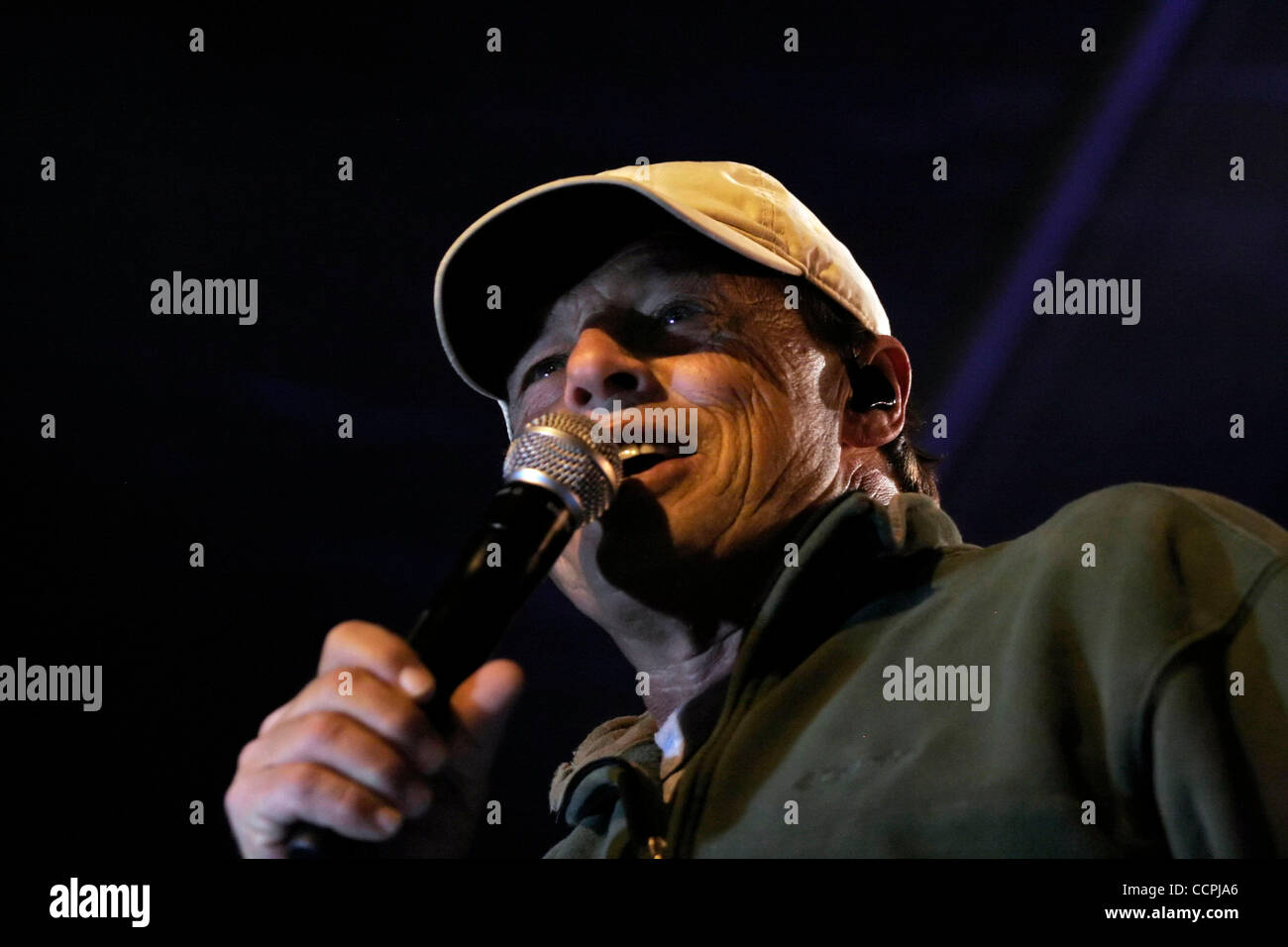 9 Oct 2010 - Columbia, Maryland, États-Unis - pays musique artiste SAMMY KERSHAW effectuées pendant le festival au centre-ville le samedi en Colombie-Britannique. Kershaw est surtout connu pour ses 1993 n° 1 chanson à succès "elle ne sait pas Elle est belle' ainsi que 'Reine de ma remorque double largeur' 'Cadillac' et 'Natio Banque D'Images