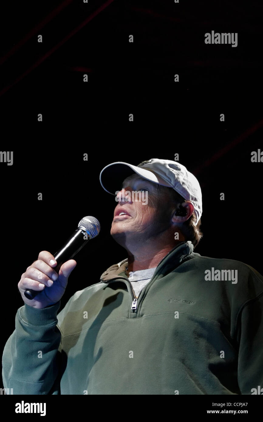 Artiste de musique country Sammy Kershaw effectuées pendant le festival au centre-ville le samedi, Octobre 9, 2010 en Colombie-Britannique, Ky. Kershaw est surtout connu pour ses 1993 n° 1 chanson à succès "elle ne sait pas Elle est belle,' ainsi que 'Reine de ma remorque double largeur", "Cadillac" et "Style de travail national Woman's H Banque D'Images