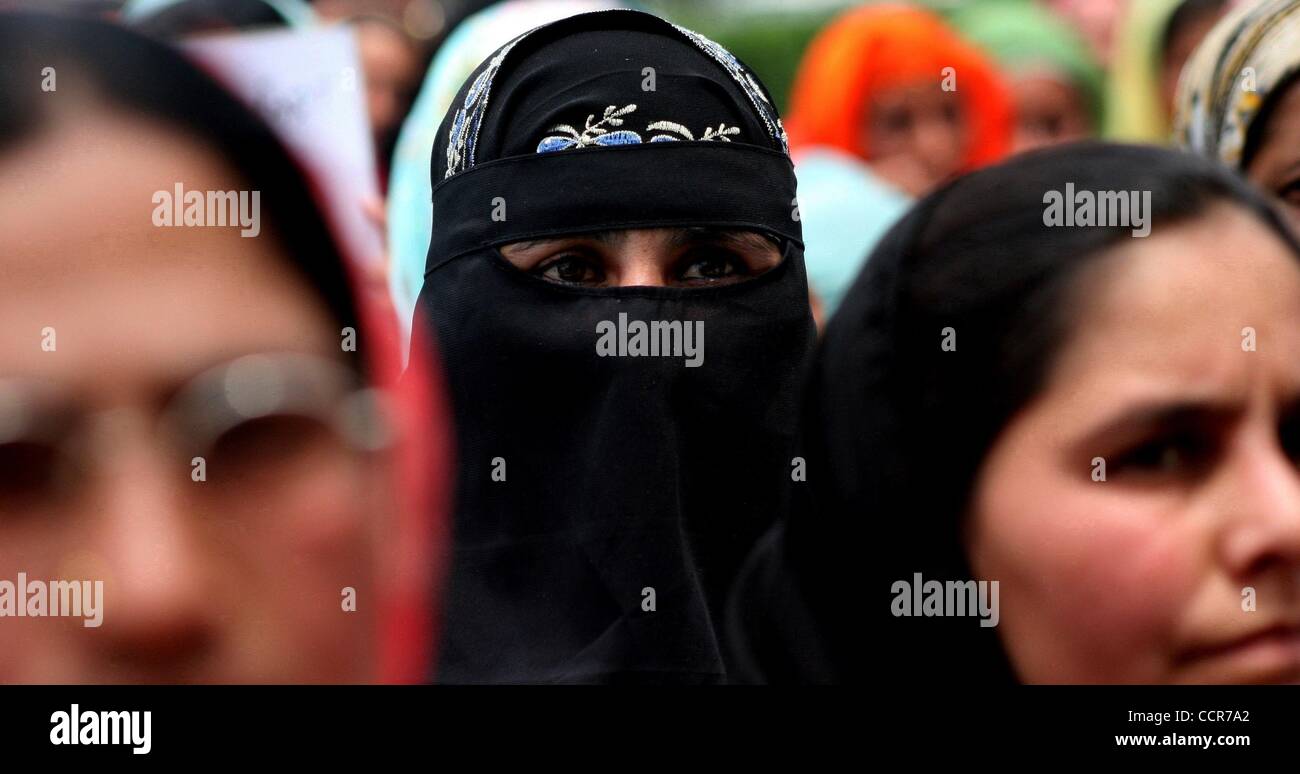 01 mai 2010 - Srinagar, au Cachemire, l'Inde - les travailleurs de l'ASHA prendre part à une démonstration de leurs différentes offres sur 'May Day' à Srinagar, la capitale d'été du Cachemire indien. (Crédit Image : Â© Altaf Zargar/ZUMA Press) Banque D'Images