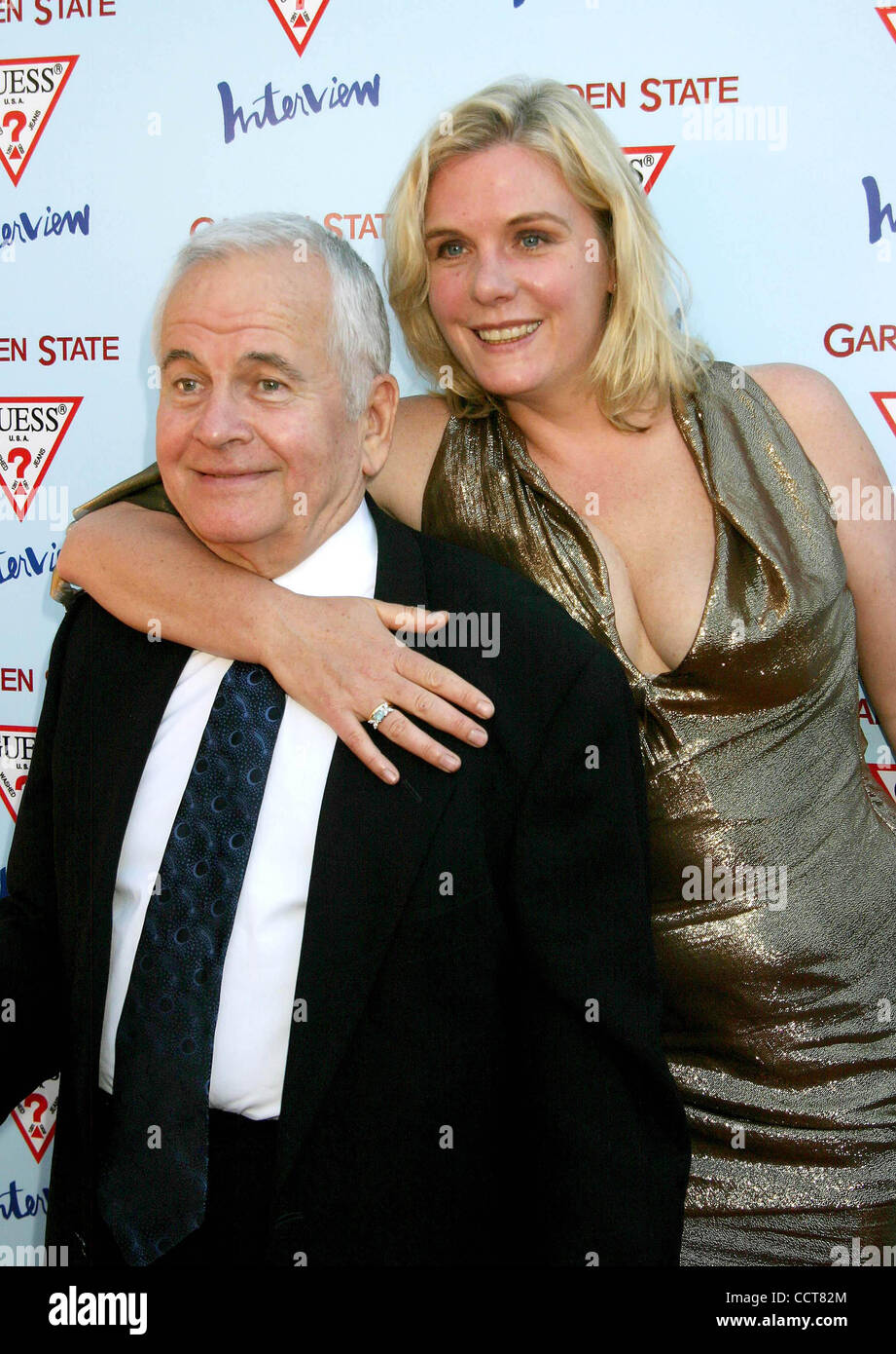 20 juillet 2004 - Hollywood, Californie, États-Unis - K38305EG.JARDIN California LOS ANGELES PREMIERE À LA Directors Guild Theatre de WEST HOLLYWOOD , Californie.07/20/2004. /E.G.I./ 2004.SIR IAN HOLM ET FEMME(Image Crédit : Â© Ed Geller/Globe Photos/ZUMAPRESS.com) Banque D'Images