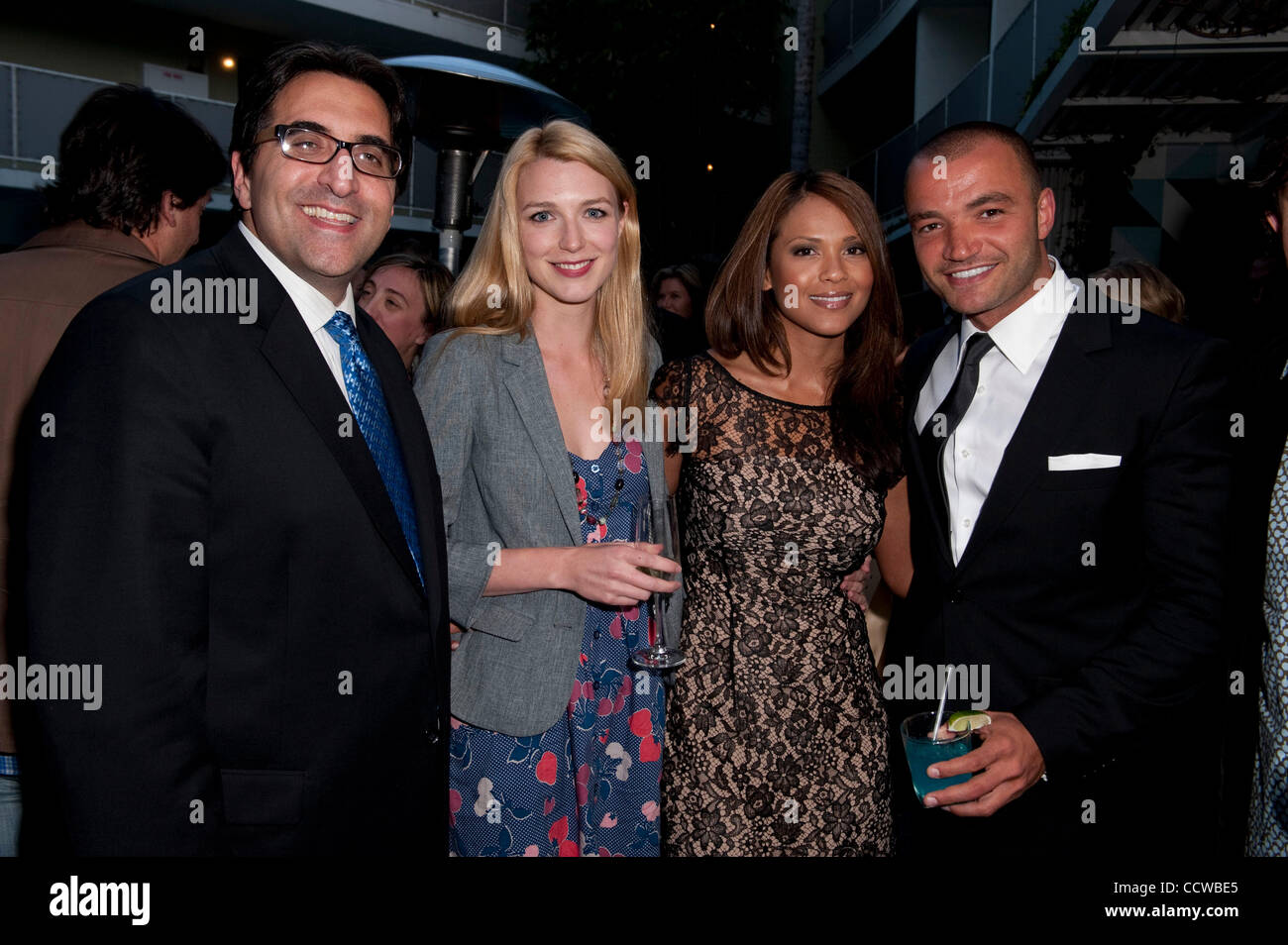 24 mai 2010 - Los Angeles, Californie, États-Unis - Directeur exécutif de Lionsgate, télévision International PETER IOCONO pose avec des acteurs TANIA NOLAN, LESLEY-ANN BRANDT, & NICK TARABAY exclusif à un parti pour Lionsgate talent au Avalon Hotel. (Crédit Image : © Lisa Rose/ZU Banque D'Images