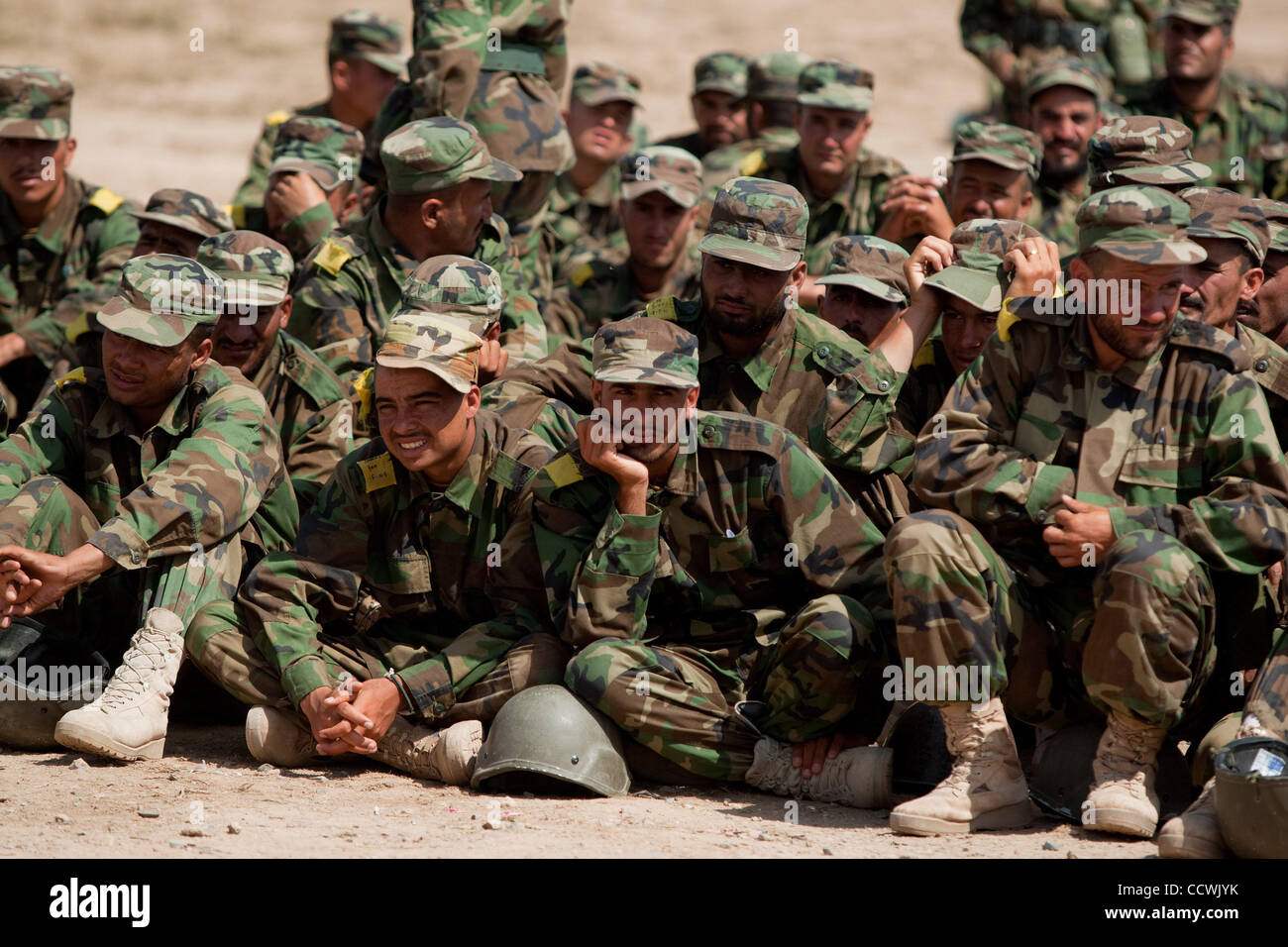 12 mai 2010 - Herat, Afghanistan - Les recrues de l'Armée nationale afghane au cours de la semaine six de leur formation de base au Camp Zafar près de Herat, Afghanistan, le mercredi, 12 mai 2010. Zafar Camp est le siège de la 207e corp de l'Armée nationale afghane. (Crédit Image : © Andrew A. Nelles/ZUMA Press) Banque D'Images