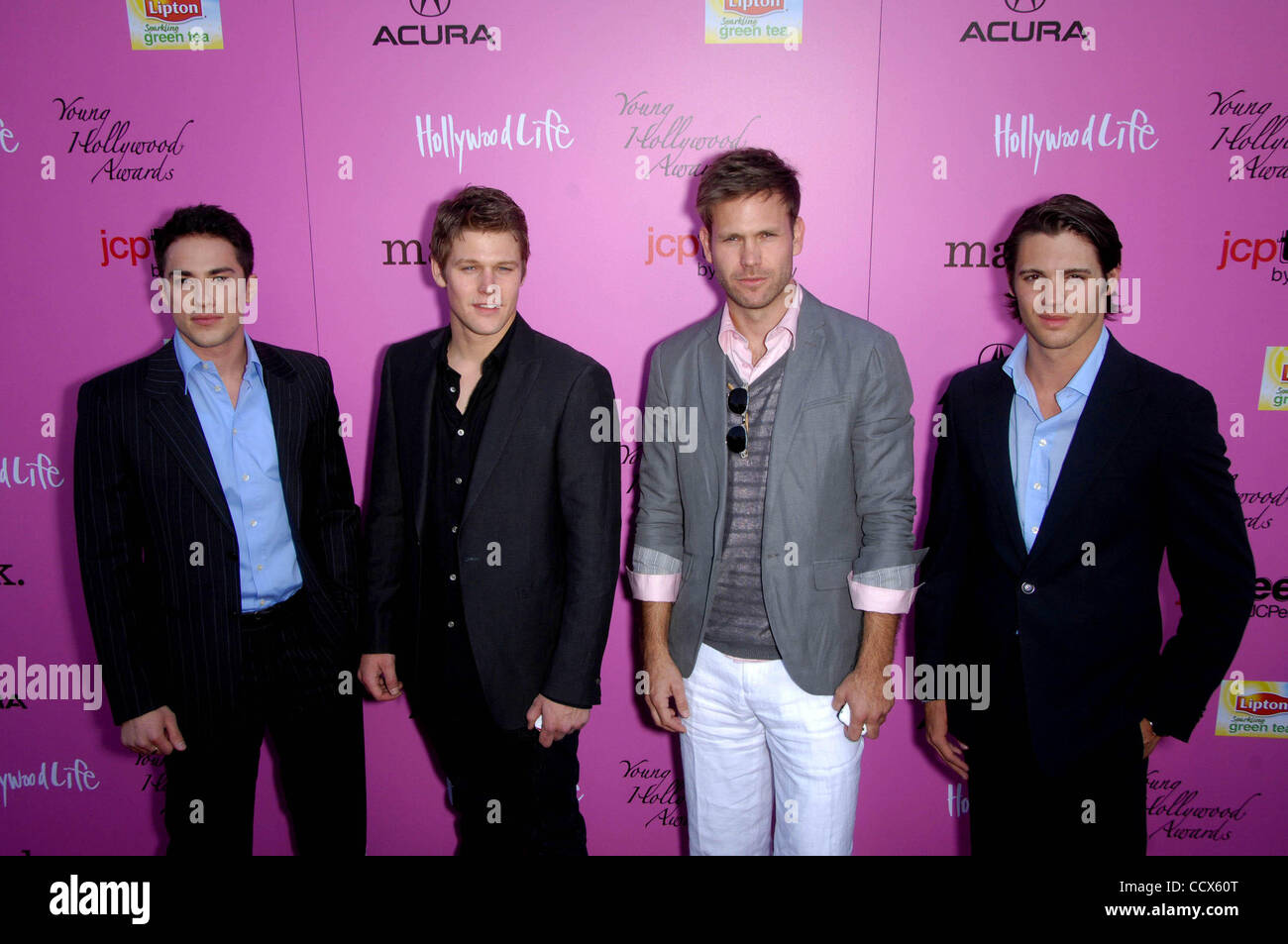 13 mai 2010 - Hollywood, Californie, États-Unis, Michael Trevino, Zach Roerig, Matthew Davis et Steven R. McQueen au cours de la 12e édition annuelle du Prix Jeunes Hollywood, tenue à l'Wilshire Ebell Theatre, le 13 mai 2010, à Los Angeles, Californie. K65003MGE.(Image Crédit : Â© Michael Germana/Globe Photos/ZUMA Banque D'Images