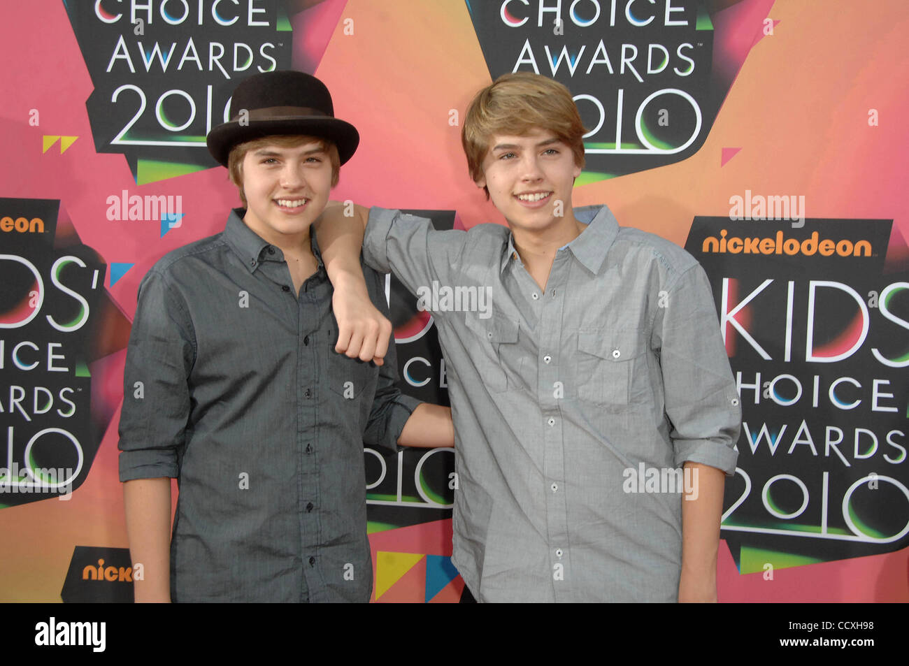 Mar. 27, 2010 - Los Angeles, California, United States - Dylan Sprouse, Cole Sprouse assiste à la 2010 Nickelodeon's Kids' Choice Awards qui a eu lieu à l'UCLA's Pauley Pavilion à Westwood, CA. 03-27-2010. 2010.K64532(LONG DROIT Crédit : Â© D. Long/Globe Photos/ZUMApress.com) Banque D'Images
