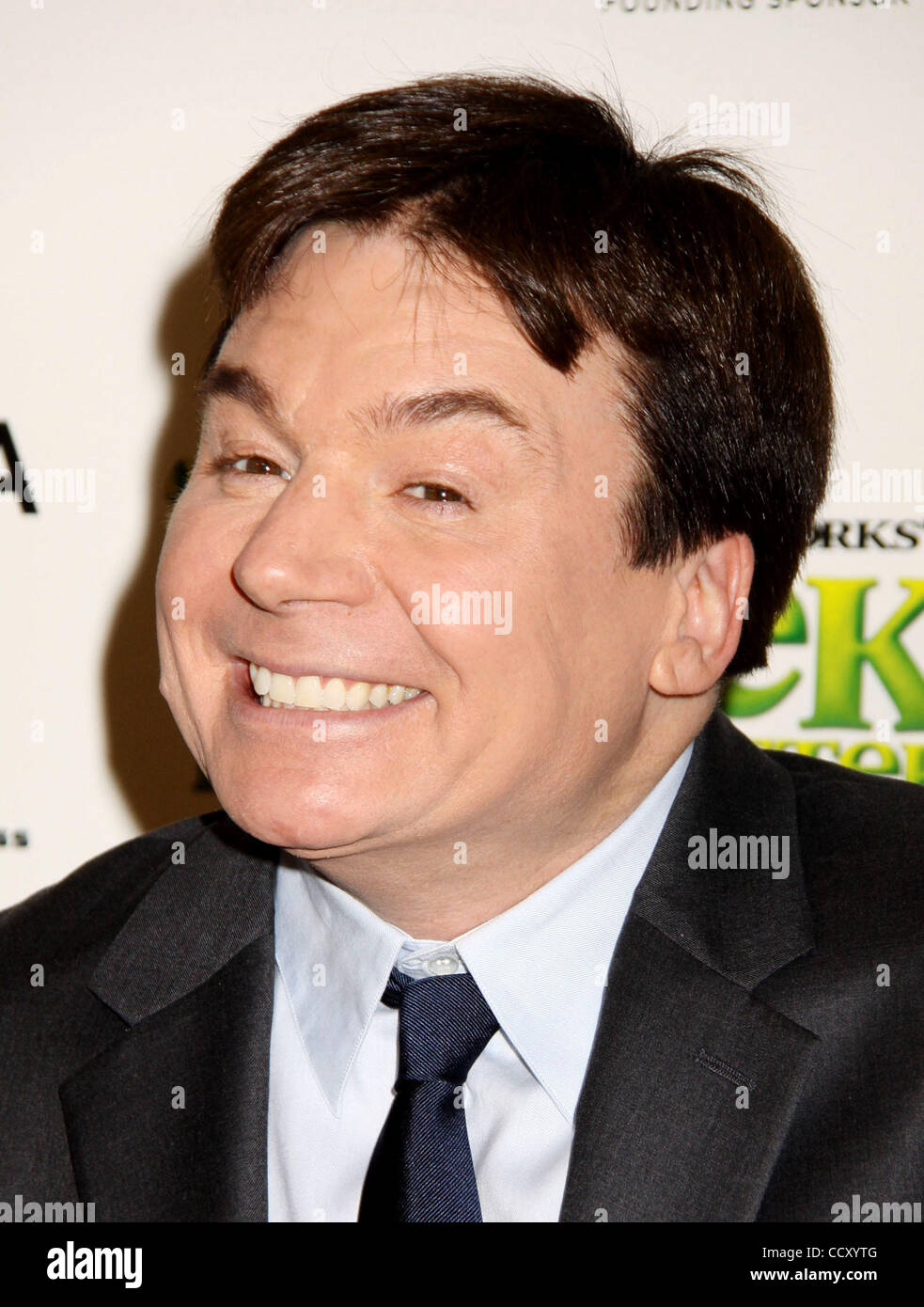 Acteur Mike MYERS assiste à la soirée d'ouverture et première mondiale de 'hrærek pour toujours, d'après' qui s'est tenue au cours de la 9e Conférence annuelle pendant le Tribeca Film Festival au Ziegfeld Theatre. Banque D'Images