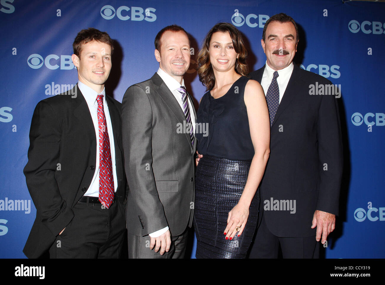 (L-R) Acteurs VONT ESTES, Donnie Wahlberg, Bridget Moynahan et Tom Selleck assister à l'upfront de CBS au Lincoln Centre. Banque D'Images