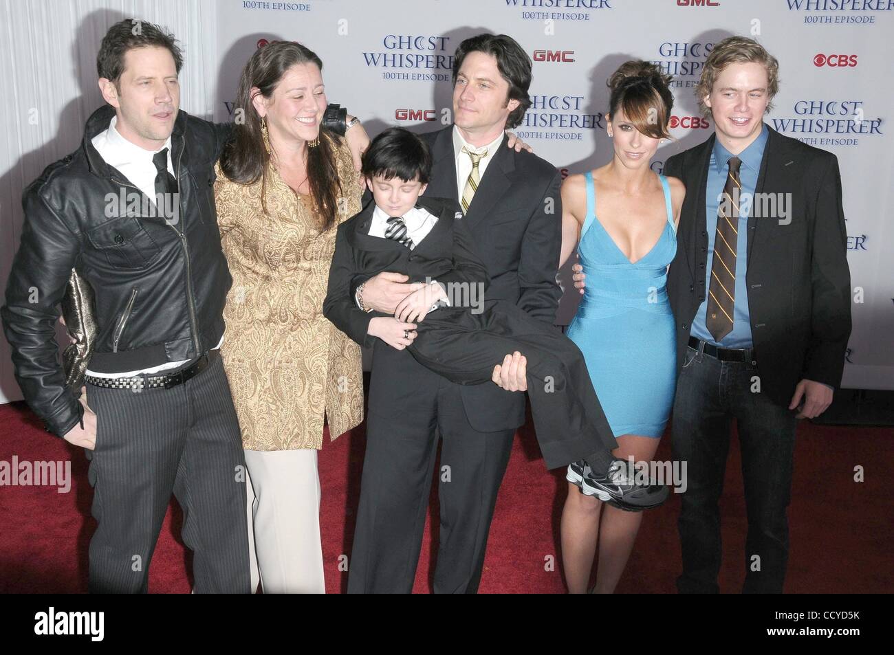 Mar 01, 2010 - Los Angeles, Californie, USA - Cast : l'Acteur JAMIE KENNEDY, actrice Camryn Manheim, l'Acteur CONNOR GIBBS, l'Acteur DAVID CONRAD, l'actrice Jennifer Love Hewitt, Acteur CHRISTOPH SANDERS à l 'Ghost Whisperer' célèbre son 100e épisode a eu lieu au XIV par Michael Mina, West Hollywood. (Credi Banque D'Images