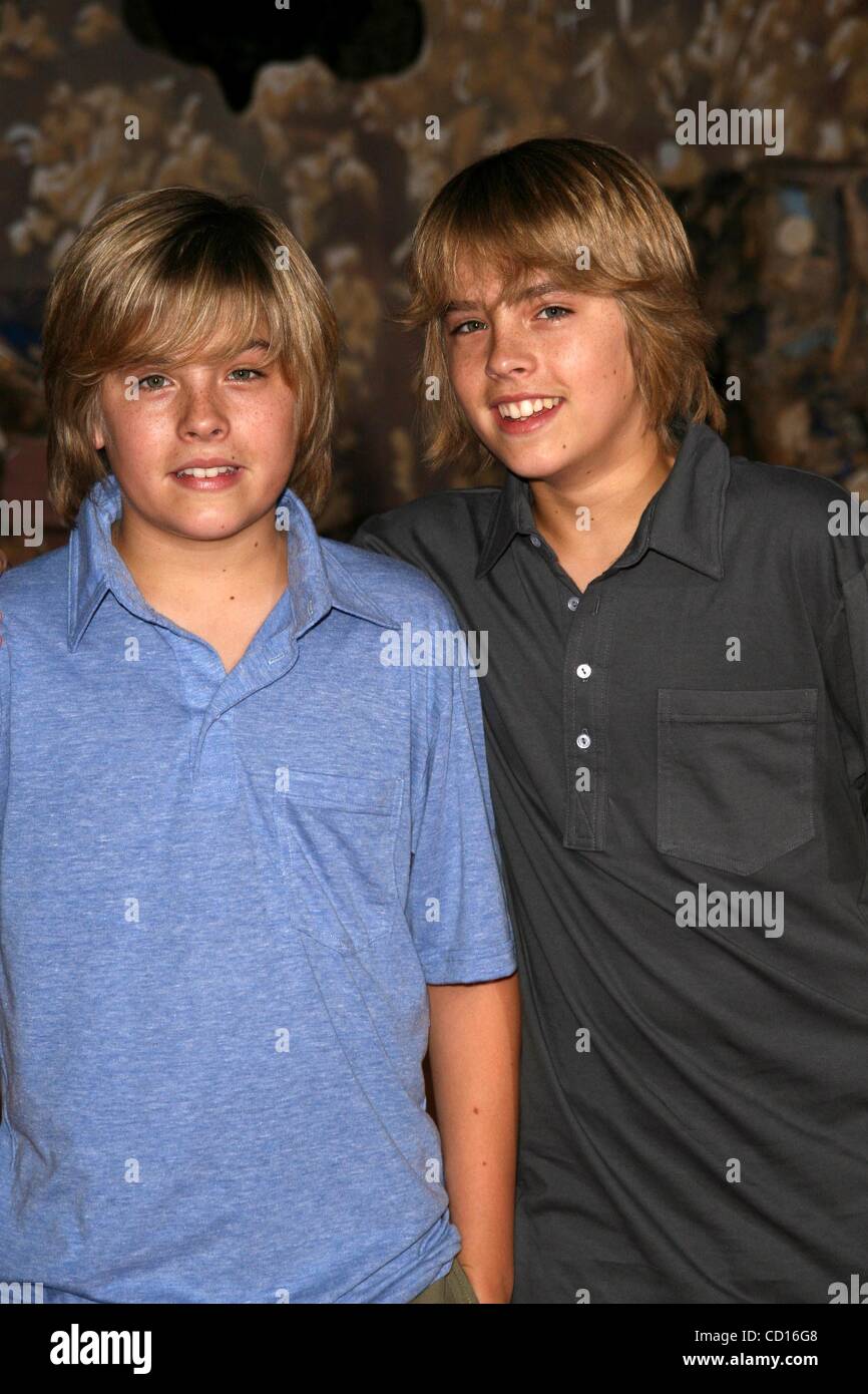 22 juin 2008 - Hollywood, Californie, États-Unis - J13395CHW.DISNEY-PIXAR'S ''WALL-E'' LOS ANGELES PREMIERE .théâtre grec, LOS ANGELES, CA .21/06/08.COLE SPROUSE ET DYLAN SPROUSE (crédit Image : Â© Clinton Wallace/Globe Photos/ZUMAPRESS.com) Banque D'Images